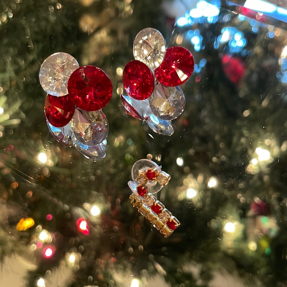 🎄 Rhinestone Angel earrings and candy cane pin